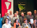 Karl-Heinz Schuler (hinten Mitte) wurde für 40 Jahre aktives Singen geehrt