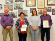 Die Geehrten mit Chorleiter und neuer Vorsitzender Beate Knöpfler